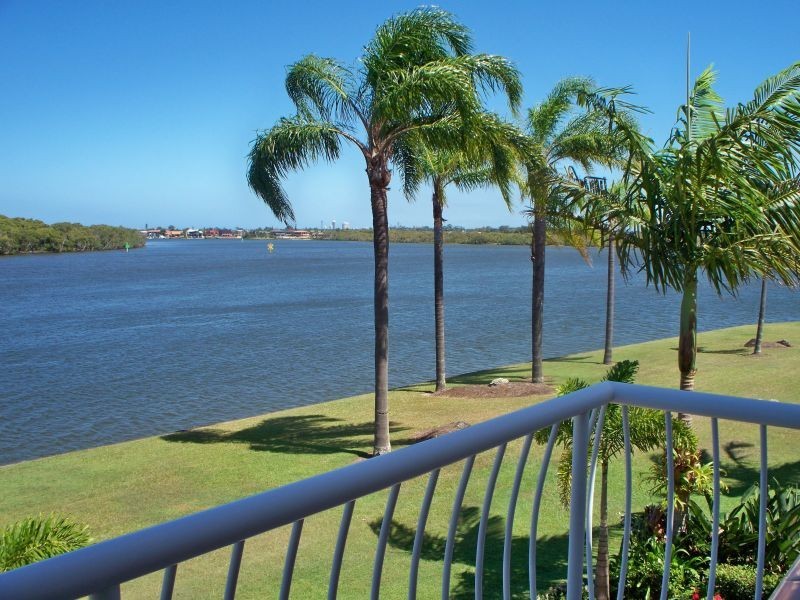 18, 81 Boykambil Esplanade, Hope Island QLD 4212