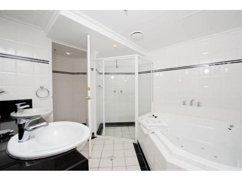 1-9 Hughes Avenue, Main Beach QLD 4217