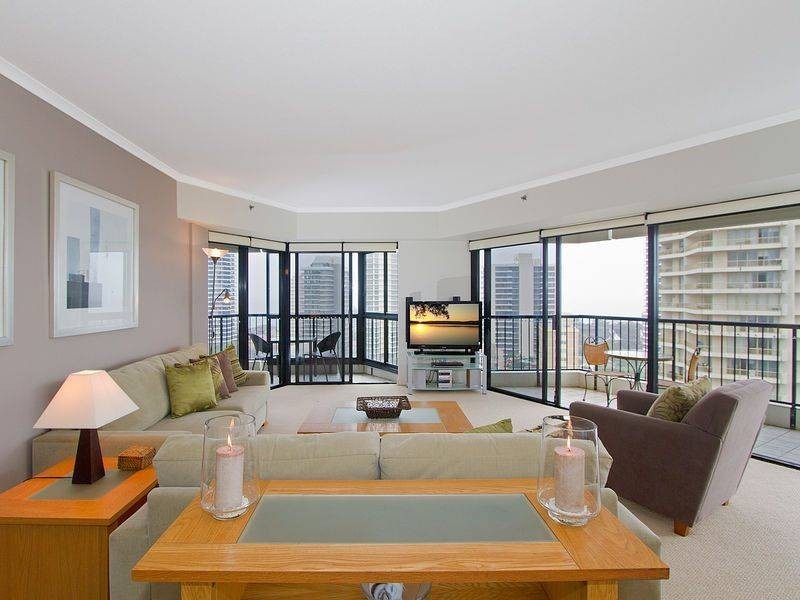 24 Breaker Street, Main Beach QLD 4217