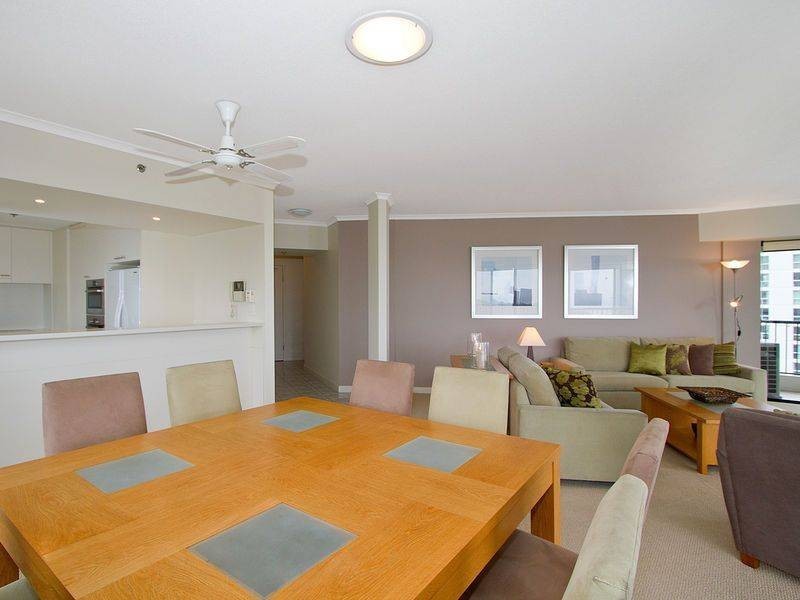 24 Breaker Street, Main Beach QLD 4217