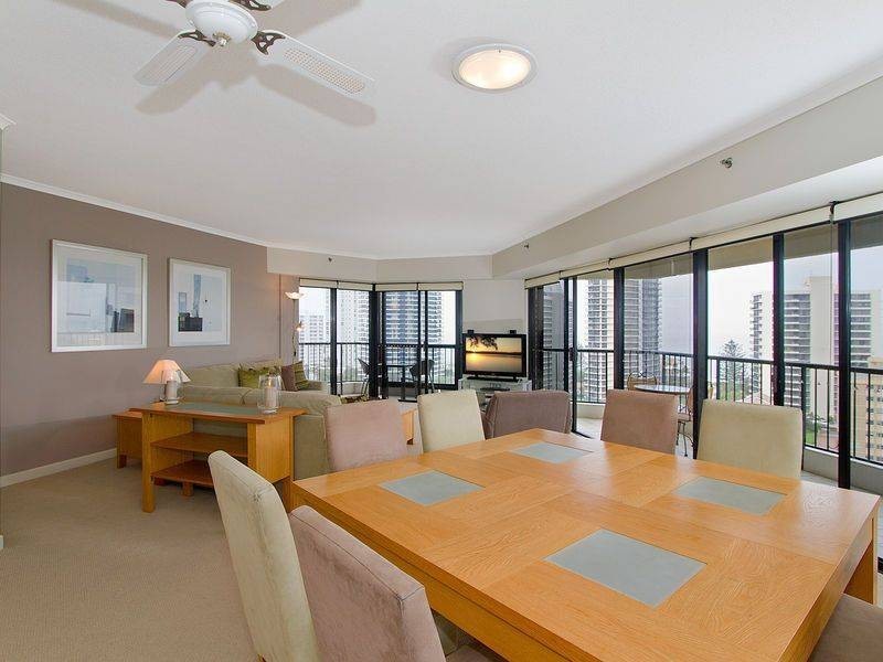 24 Breaker Street, Main Beach QLD 4217