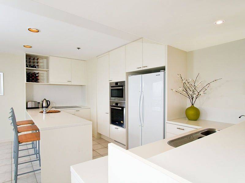 24 Breaker Street, Main Beach QLD 4217