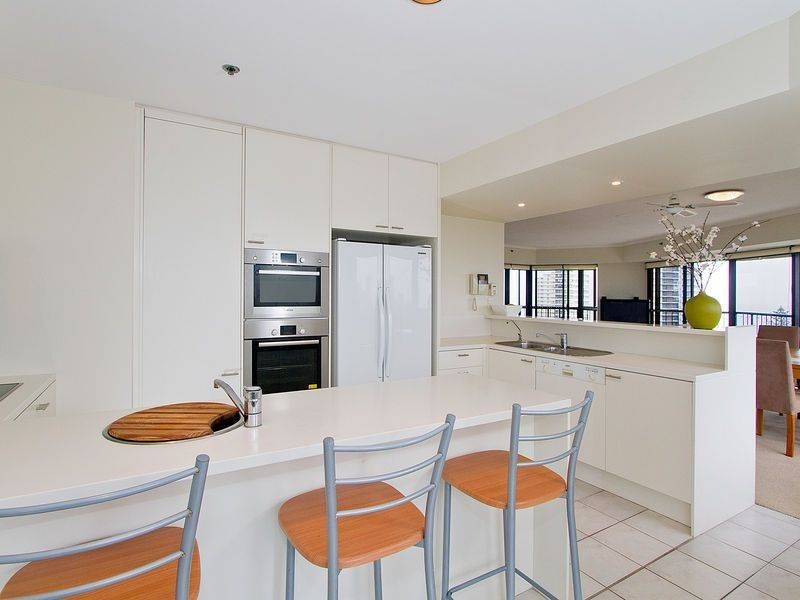 24 Breaker Street, Main Beach QLD 4217