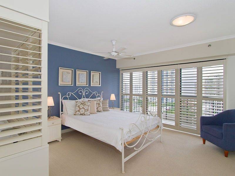 24 Breaker Street, Main Beach QLD 4217