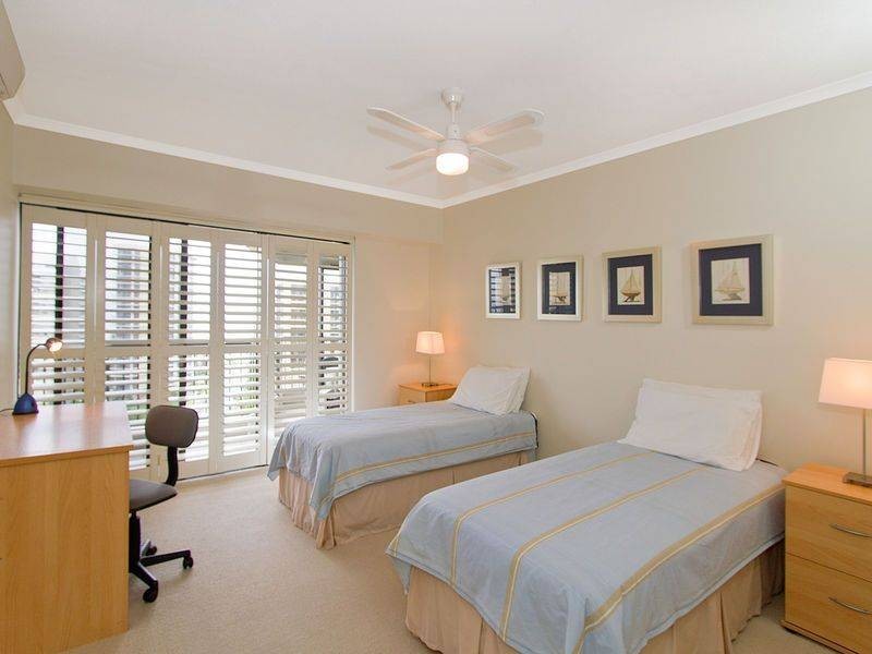 24 Breaker Street, Main Beach QLD 4217