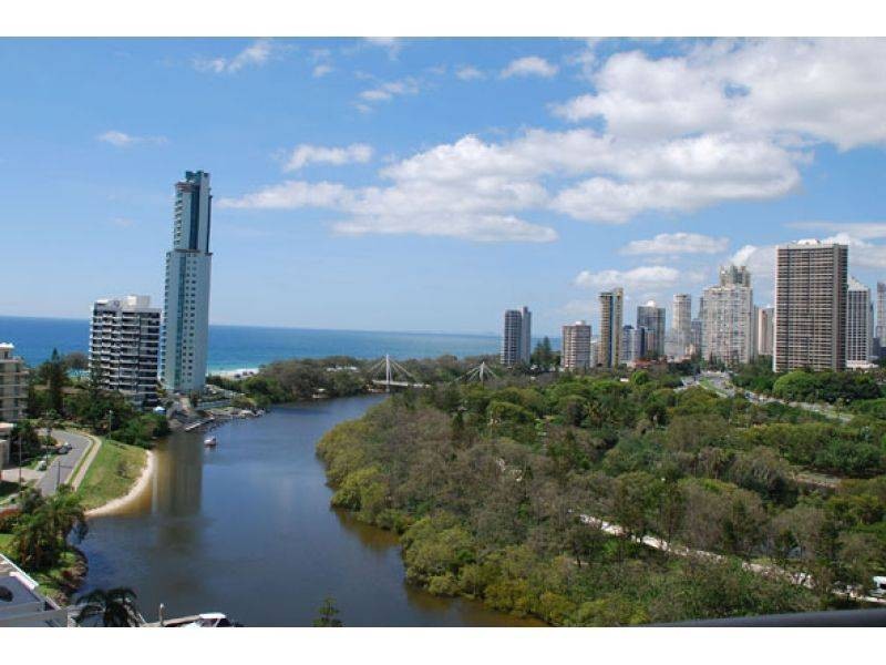24 Breaker Street, Main Beach QLD 4217