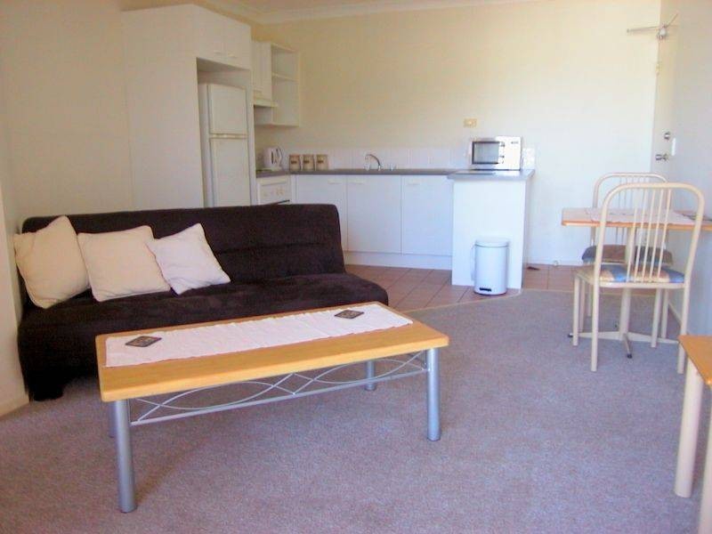 10/3-5 Barranbali Street, Chevron Island QLD 4217