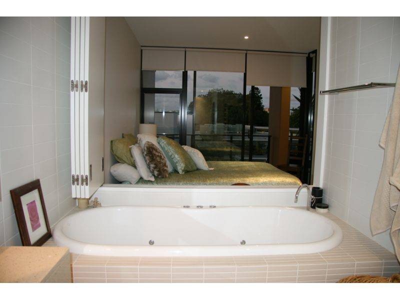 221/10 Pidgeon Close, West End QLD 4101