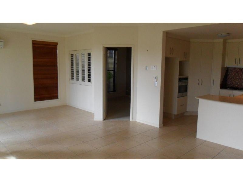 1 The Vistas Drive, Carrara QLD 4211