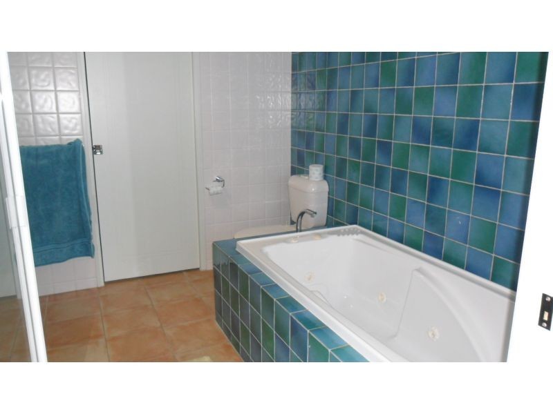 1 The Vistas Drive, Carrara QLD 4211