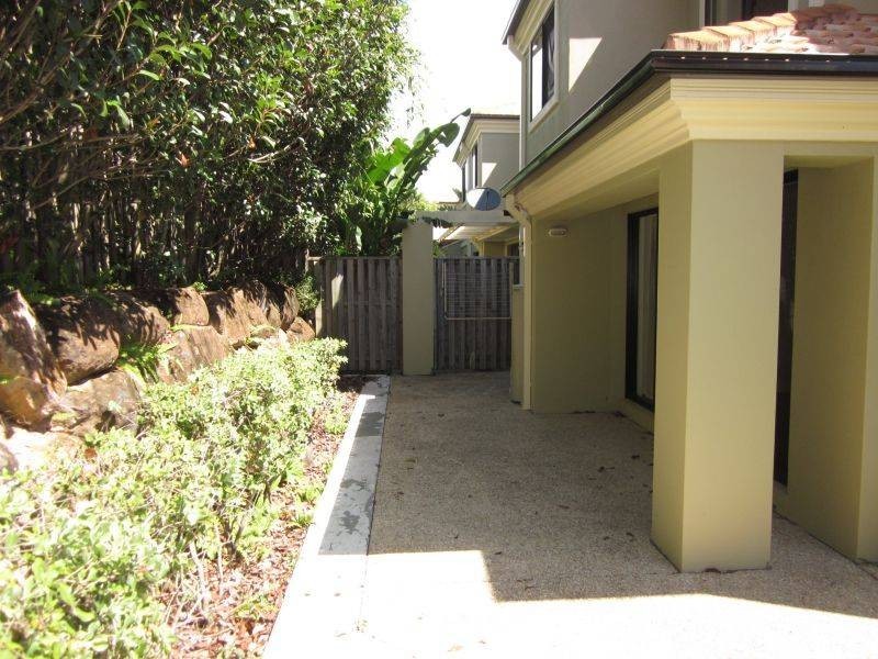 99-101 Heeb Street, Benowa QLD 4217