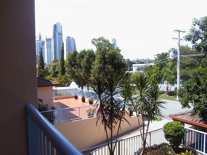 3-5 Barranbali Street, Chevron Island QLD 4217