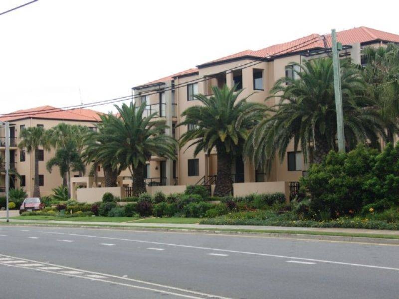24 Slatyer Avenue, Bundall QLD 4217