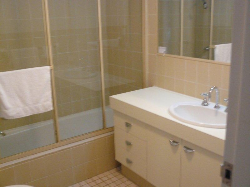 9 Bayview Street, Runaway Bay QLD 4216