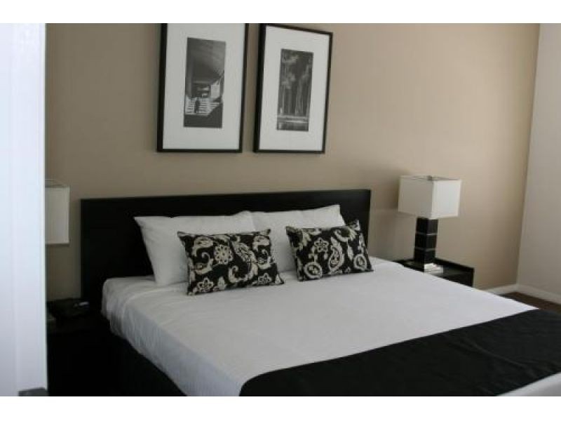 19 Lake Street, Varsity Lakes QLD 4227
