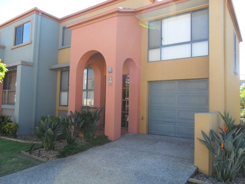 20 Fairway Drive, Clear Island Waters QLD 4226