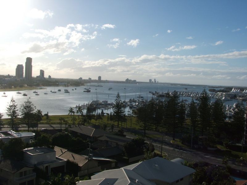 40, 22 Montgomery Avenue, Main Beach QLD 4217