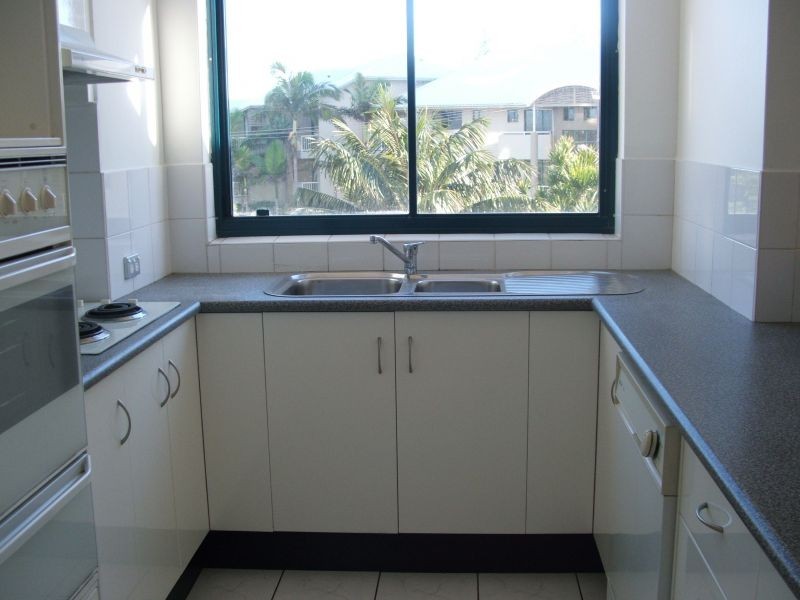 4, 22 Montgomery Avenue, Main Beach QLD 4217