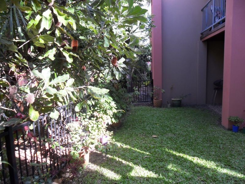 20 Fairway Drive, Clear Island Waters QLD 4226