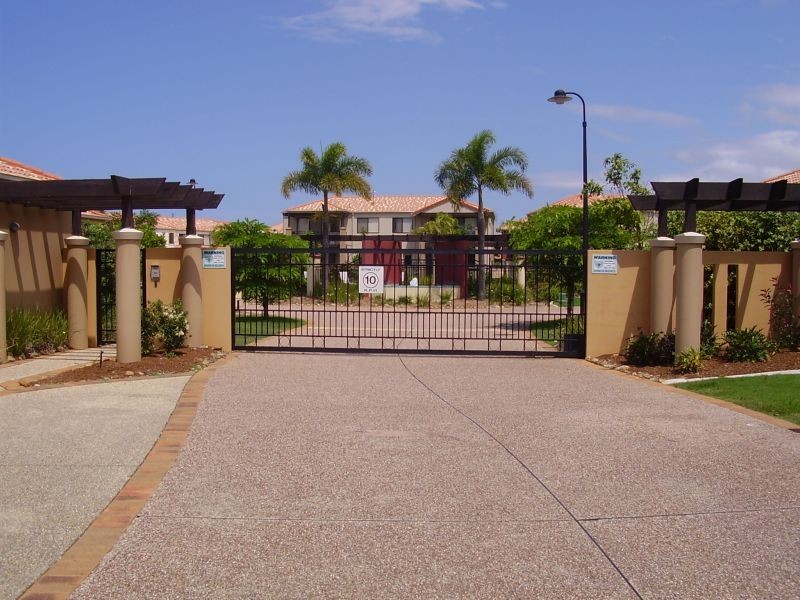 18, 302 Christine Avenue, Varsity Lakes QLD 4227