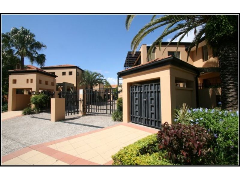 24 Slayter Avenue, Bundall QLD 4217