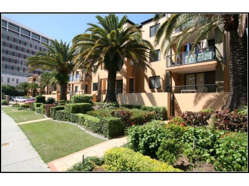 24 Slayter Avenue, Bundall QLD 4217