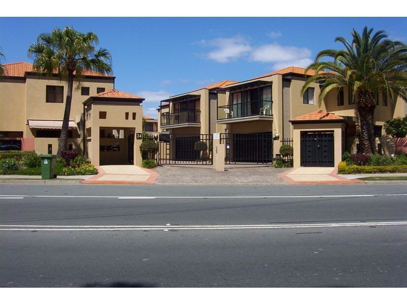 24 Slayter Avenue, Bundall QLD 4217