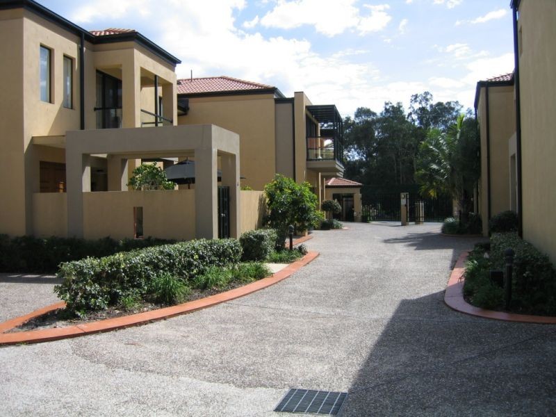 24 Slayter Avenue, Bundall QLD 4217