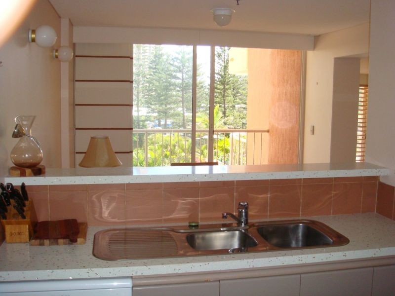1 Peak Avenue, Main Beach QLD 4217