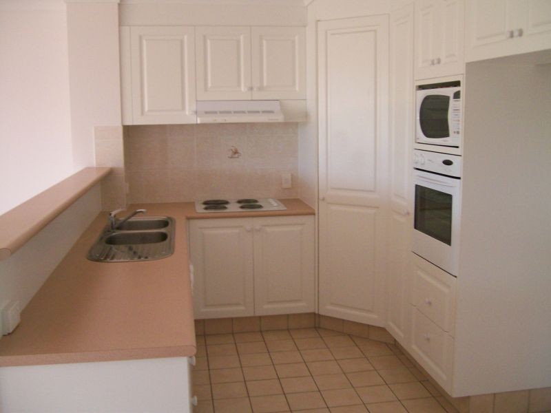 1, 37 Mawarra Street, Chevron Island QLD 4217