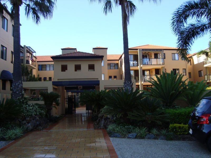 24 Slayter Avenue, Bundall QLD 4217