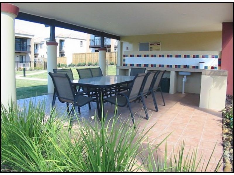 302 Christine Avenue, Varsity Lakes QLD 4227