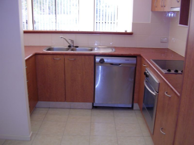 302 Christine Avenue, Varsity Lakes QLD 4227