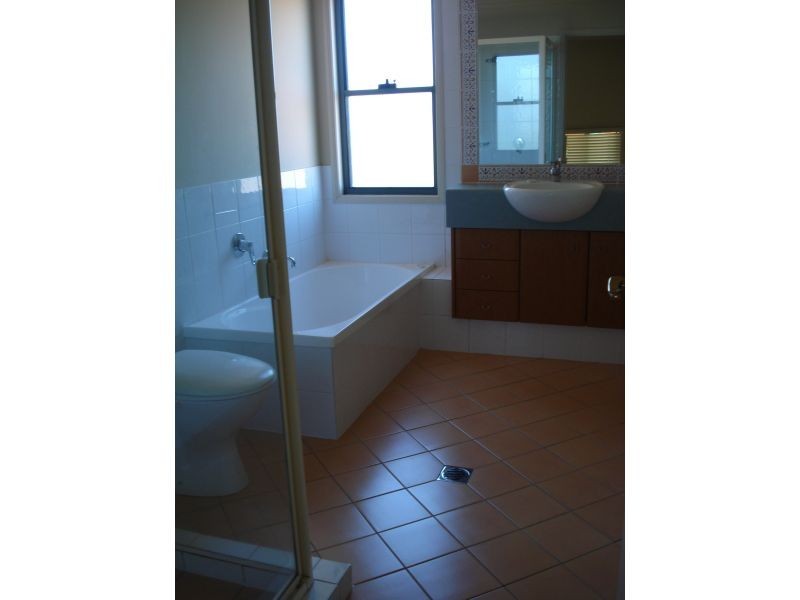 20 Fairway Drive, Clear Island Waters QLD 4226