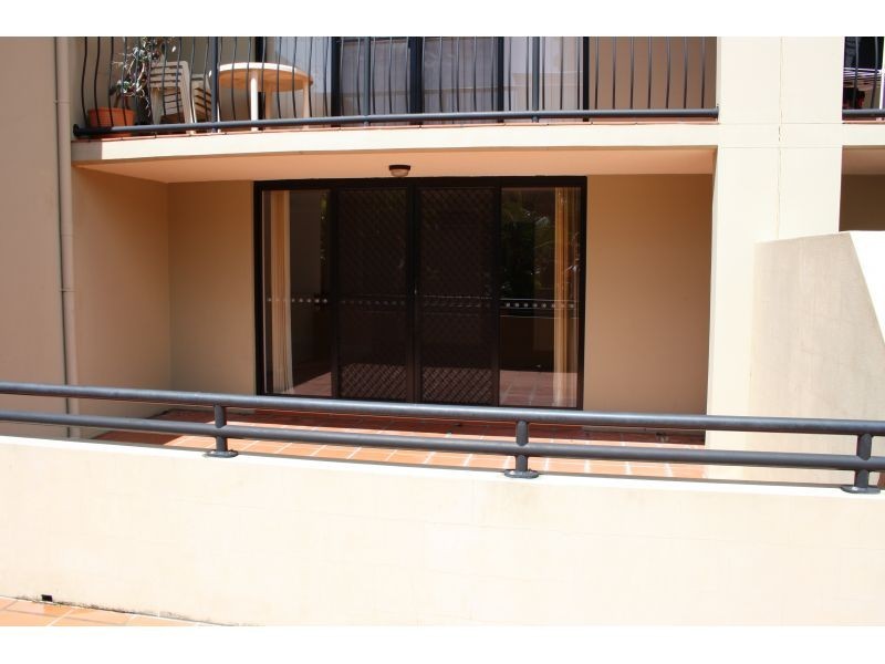 38 Labrador Street, Labrador QLD 4215