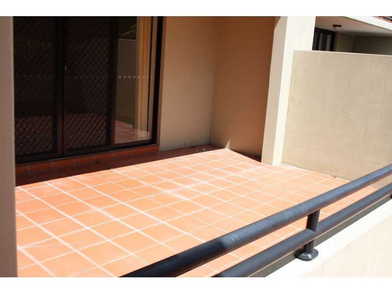 38 Labrador Street, Labrador QLD 4215