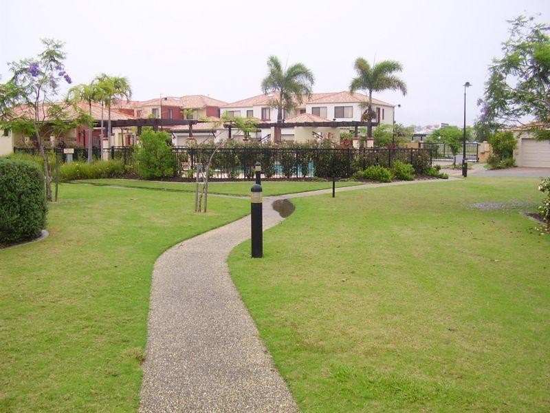 49/302 Christine Avenue, Varsity Lakes QLD 4227