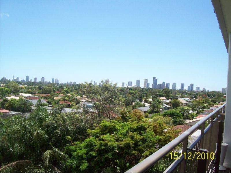 Clear Island Waters QLD 4226