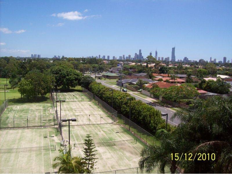 Clear Island Waters QLD 4226