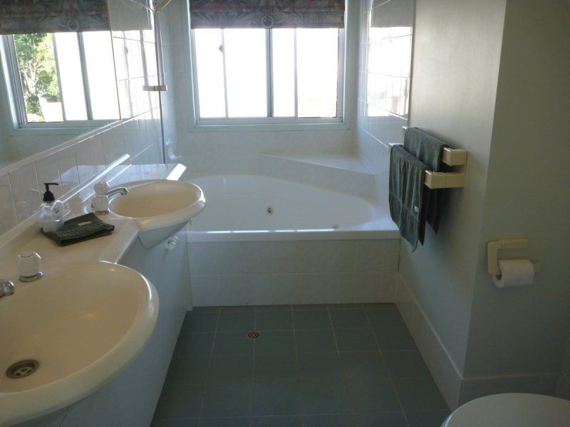 8 Peninsula Avenue, Cornubia QLD 4130