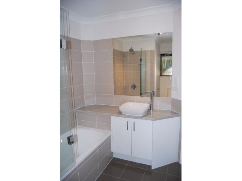 12, 81 Boykambil Esplanade, Hope Island QLD 4212