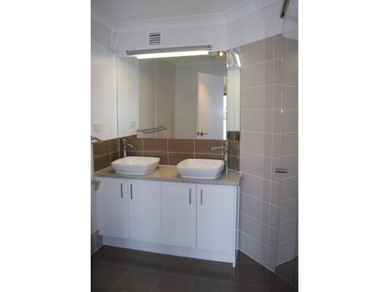 12, 81 Boykambil Esplanade, Hope Island QLD 4212