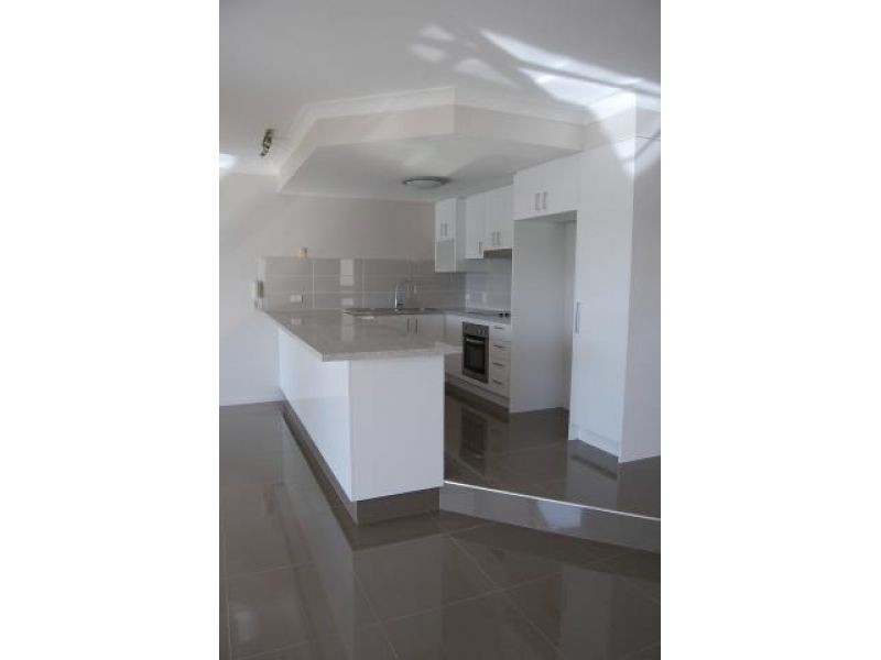 12, 81 Boykambil Esplanade, Hope Island QLD 4212