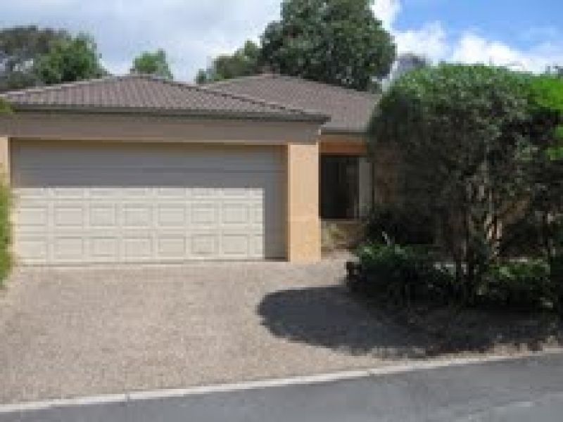 95 Arundel Drive, Arundel QLD 4214