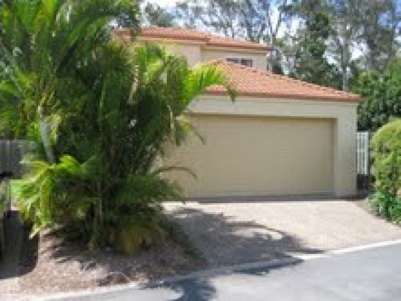 95 Arundel Drive, Arundel QLD 4214