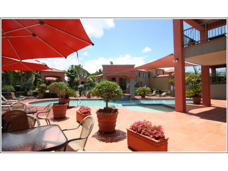 20 Fairway Drive, Clear Island Waters QLD 4226