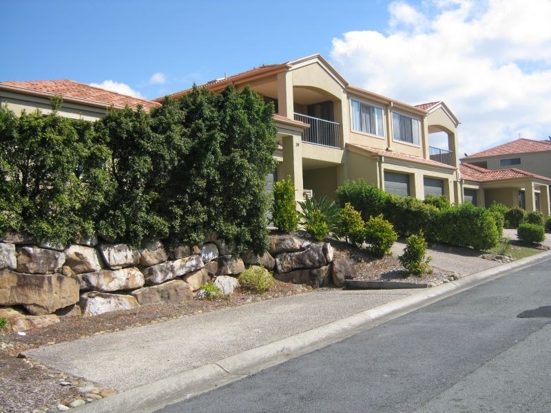 1 Santa Isobel Boulevard, Pacific Pines QLD 4211