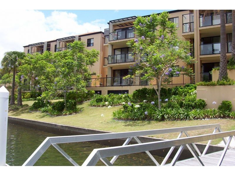 24 Slayter Avenue, Bundall QLD 4217