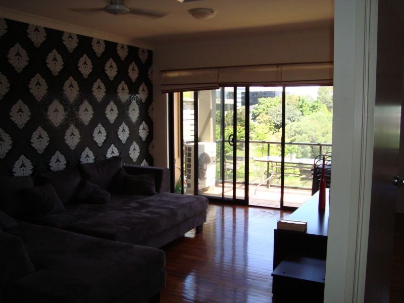 24 Slayter Avenue, Bundall QLD 4217