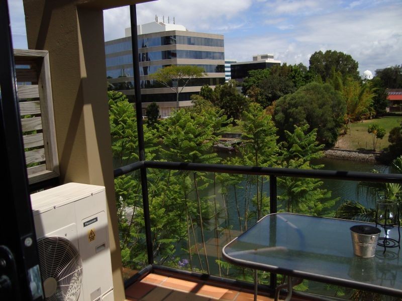 24 Slayter Avenue, Bundall QLD 4217